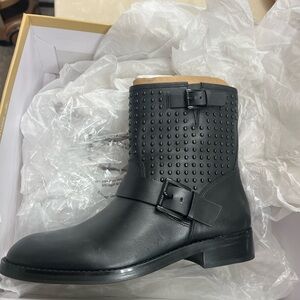 NEW ! Michael Kors boots size 7M